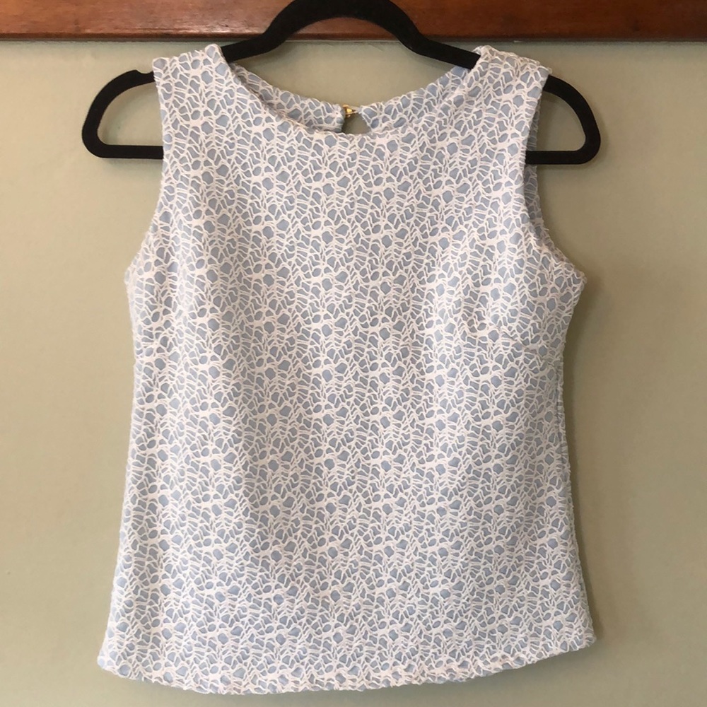 Sleeveless babydoll shirt.
